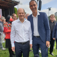Christoph Schmid trifft Olaf Scholz auf Wahlkundgebung in Nürnberg