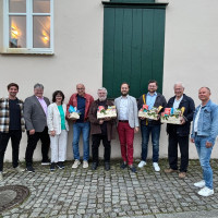 Bildunterschrift: V.l.n.r.: Max Ruchti, Martin Knecht, Johanna Schlögl, Dietmar Bulling, Werner Herbig, Niklas Junkermann, Thomas Reicherzer, Hubert Probst, Jürgen Menzel